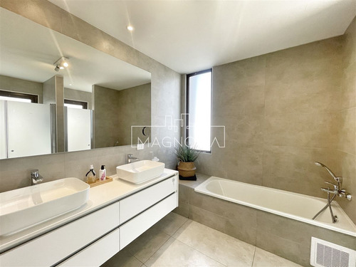 Casa En Venta De 5 Dorm. Mas Servicio En Chamisero
