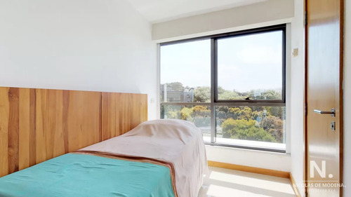 Pent House De 3 Dormitorios En Suite En Edificio Blue Bird , Punta Del Este , Playa Brava