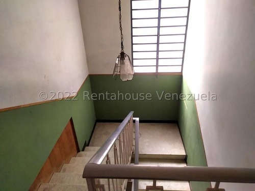 Imagen 10 de 30 de Casas En Venta Zona Centro - Este De Barquisimeto Cod # 23-12140 Centrica Y Con Potencial Comercial. Asesor Inmobiliario Katty Vasquez 412-1498654. Pide Tu Cita! Excelente Oportunidad De Negocio!!....