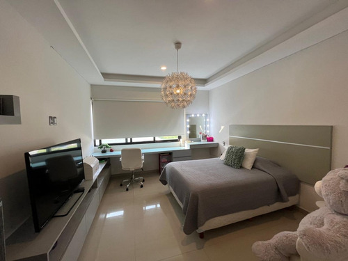 Casa En Venta En Costa De Oro, 4 Recámaras Cada Una Con Baño, Una De Ellas En Planta Baja, Alberca Y Jardín En Boca Del Río, Veracruz