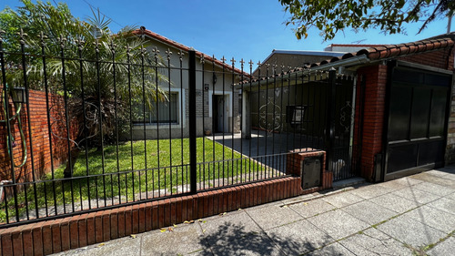 Casa Venta Dos Dormitorios Piscina Quincho Ituzaingo