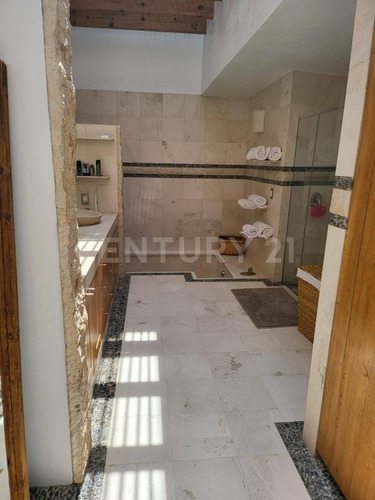Casa En Condominio En Renta O Venta Desarrollada En Desniveles Y Tapancos
