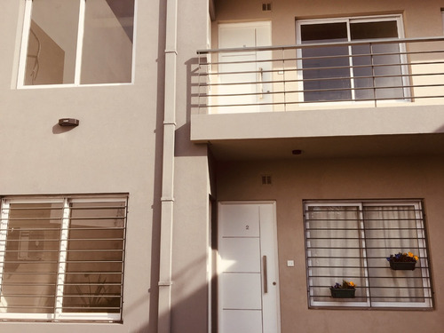 Imagen 2 de 8 de Venta A Estrenar 2 Ambientes , Patio Amplio Y Cochera - Castelar