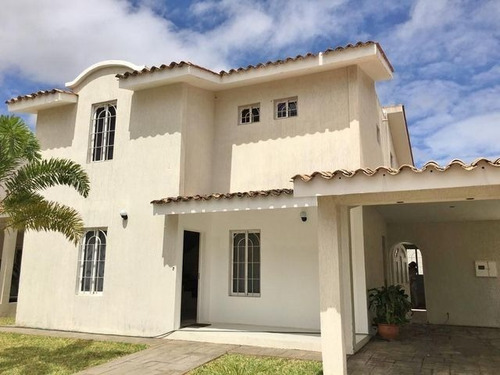Imagen 1 de 25 de Mariestela Boada, Alquila Espaciosa Casa Zona Exclusiva El Tigre #22-6909