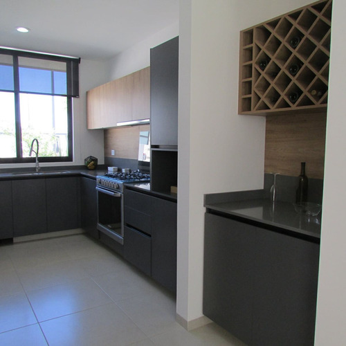 Estrena Casa En Zibata, 3 Recamaras Jardín, Sala Tv, Terraza Techada, Alberca.