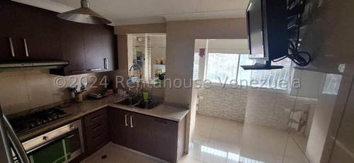 Vendo Apartamento Totalmente Remodelado Con Materiales De Lujo De 138mts2 En La Urbina... 