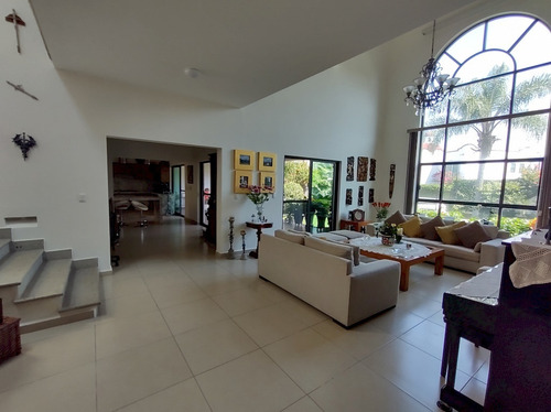 Casa Residencia En Venta En Lomas De Jiutepec.