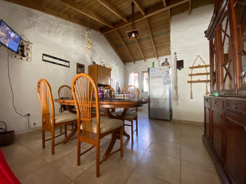 Casa En Venta - 2 Dormitorios 2 Baños - 230mts2 - Mar Del Plata