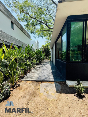 Hermosa Residencia Con Alberca En Venta En Condominio Privado Las Parotas Colima