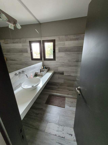 Venta Duplex En Housing De Tres Dormitorios Ubicado En Villa Rivera Indarte.