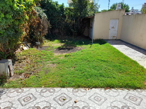 Casa Con Amplio Jardín