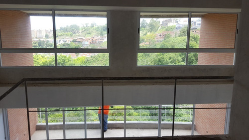 Alto Hatillo Espectacular Dúplex Financiamiento 50% Sin Intereses En 24 Meses Exclusivo Edificio Muy Joven Pozo De Agua 2habitaciones 3baños 2puestos Maletero Hermosa Vista Calle Cerrada Vigilancia