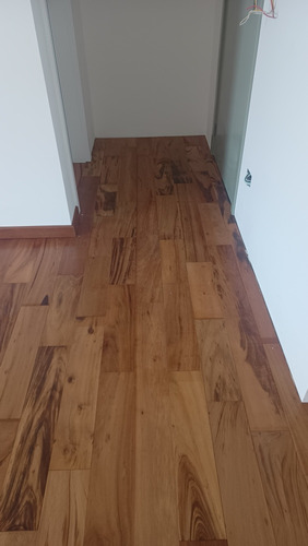 Instalação E Venda De Piso Pronto,forro,painel Ripado,deck.