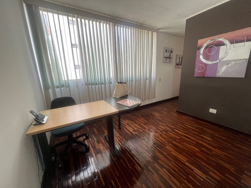 En Alquiler Oficina En La Av. Rómulo Gallegos.