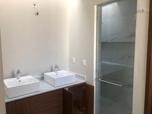 Imagen 13 de 14 de Casa C/3 Cuartos, 4 Baños Compl. Y 1 Medio Baño, 2 Cocheras
