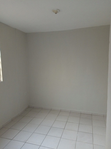 Imagem 2 de 7 de Quarto E Cozinha