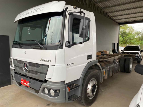 Imagem 1 de 13 de Mercedes Benz 1719 4x2 2016 Chassis