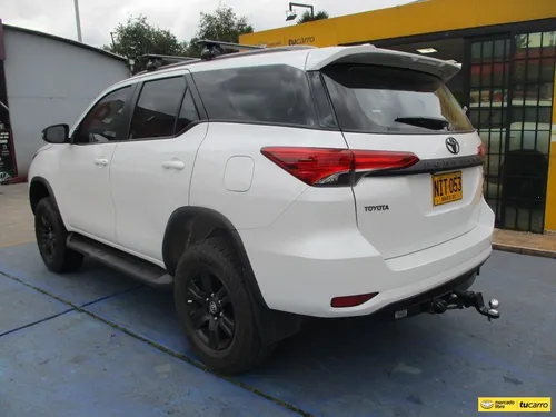 Toyota Fortuner Black Edition 4x2 2.4cc At Aa