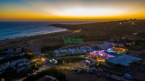Imagen 15 de 28 de Apartamentos Sobre Playa De Las Grutas En Punta Ballena - Punta Del Este Peninsula