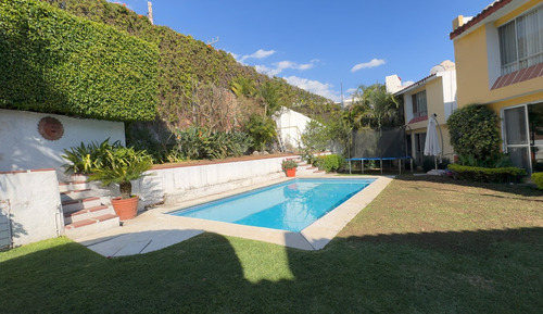 Casa En Venta En Cuernavaca Con Vigilancia T. 322 M2, C. 190 M2 | Fracc.los Cizos | $4.000.000