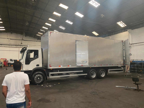 Caminhão Iveco Tector 24-280