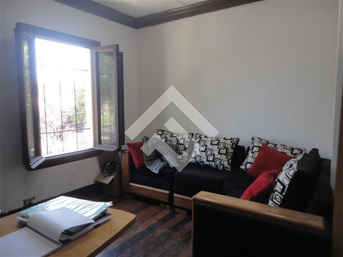Casa En Venta De 4 Dorm. En Ñuñoa