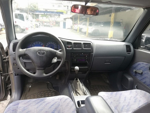 Imagen 8 de 12 de Toyota Hilux 2005 2.4l 4x2