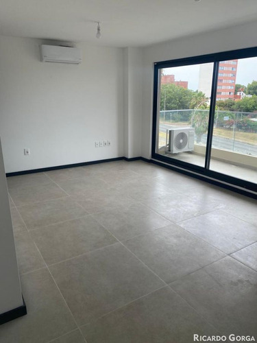 Venta Monoambiente Con Amplia Terraza A Estrenar En Malvín Sobre Av Italia