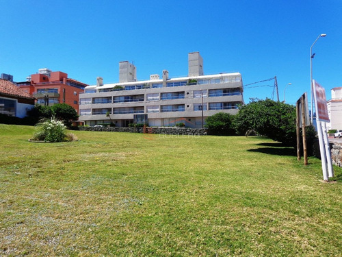 Imagen 10 de 18 de Venta De Terreno Con Vista Al Mar En Punta Del Este!, Península, Apto Para 3 Pisos