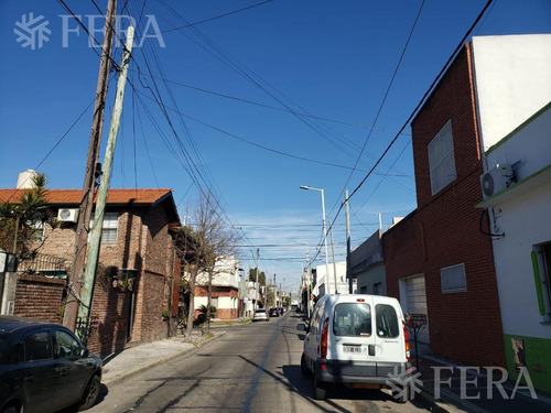 Imagen 2 de 14 de Venta Ph 2 Ambientes Con Espacio Guardacoches, Patio Y Terraza En Sarandí (30183)