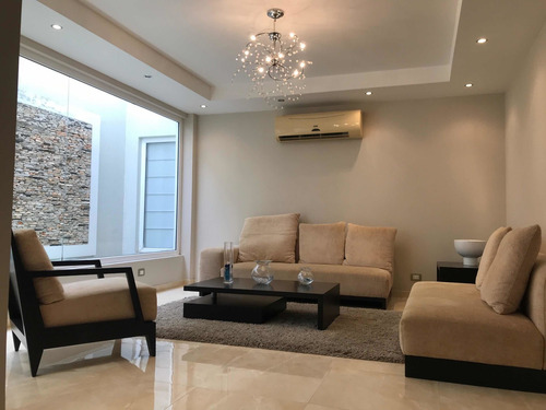 Imagen 2 de 10 de Moderna Casa En Chilemex De 500mts2 Puerto Ordaz, Excelente Ubicación A 2 Min De Villa Granada Y 5 Min De Altavista. Venta O Alquiler