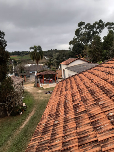 Chácara Em São Roque Com 2 Casas.