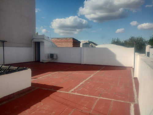 Casa Con Galpón Y Cochera De 5 Ambientes En Venta