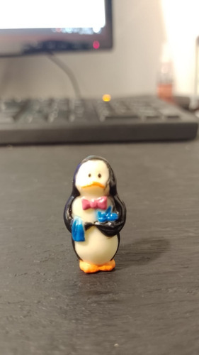 Muñeco Figura Miniatura Pingüino Mozo 