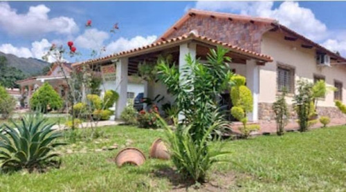 Cf Casa En La Colonia Chirgua 45 Min De Valencia. 1300 Mts2