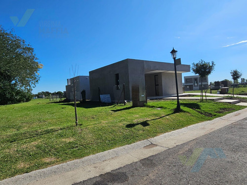 Casa En Venta 4 Ambientes - Barrio Cerrado Santa Elisa - Pilar Del Este -