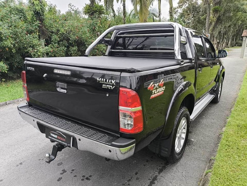 Toyota Hilux 3.0 SRV TOP 4X4 CD 16V TURBO INTERCOOLER DIESEL 4P AUTOMÁTICO