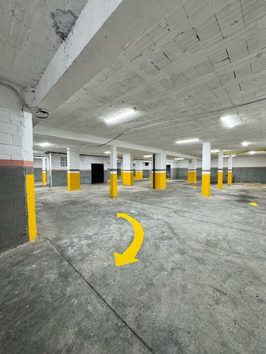 Piso Industrial En Alquiler 816 M2 - Urb. Los Ruices
