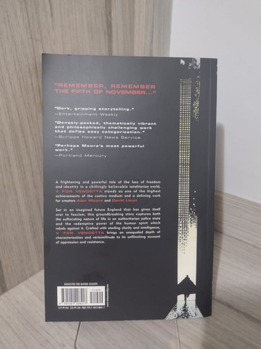V For Vendetta - Alan Moore - Inglês (Usado)