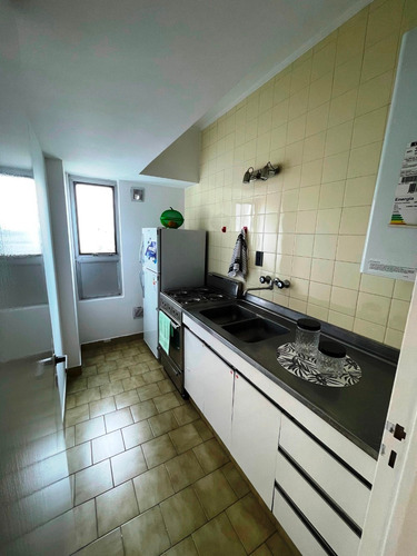 Imagen 5 de 8 de Venta Ambiente A La Calle C/vista Al Mar Zona Centro