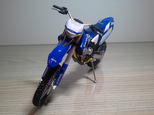 Miniatura Moto Husaberg 390 Fe390 Trilha Sem Caixa 1:12 18cm