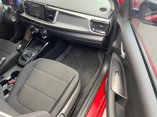 Imagen 11 de 17 de Kia Rio Vibrant 1.4 Full