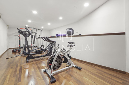 Casa En Arriendo De 6 Dorm. En Las Condes