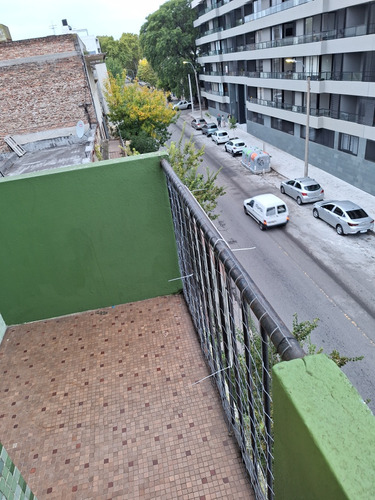 Apartamento Al Frente De Gran Tamaño Con Amplia Terraza.  2 Dormitorios