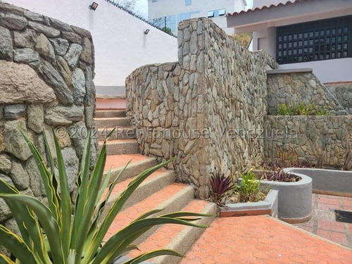 Casa Moderna Totalmente Remodelada, Con Amplios Espacios Iluminados Colinas De Guataparo 24-23018