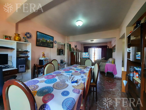 Venta De Casa De 5 Ambientes Con Cochera Y Local En Lanús Oeste