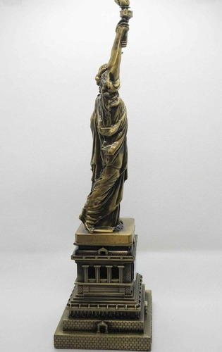 Imagen 2 de 5 de Estatua De La Libertad En Metal