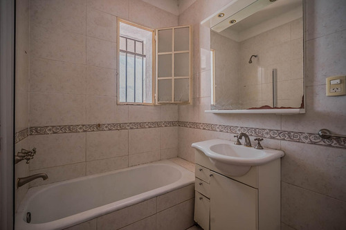 Venta Casa Olivos Vicente Lopez 4 Ambientes Con Dependencia Garage Patio Jardin Parrilla