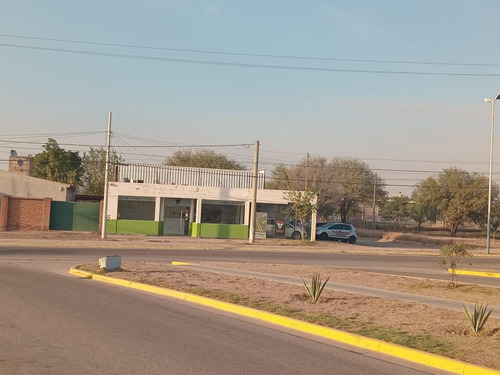 Venta Local Comercial, 3 Oficinas Vidriadas, 1 Baño, 1 Sala De Espera, 1 Cocina.