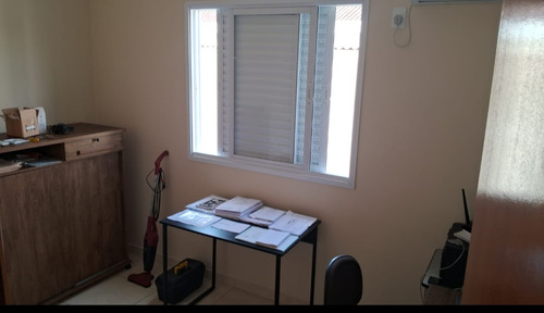 Sobrado, Dois Quartos, Dois Banheiros, Garagem